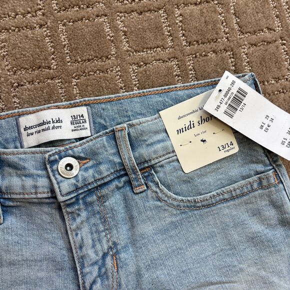 Abercrombie Kids Low Rise Midi Short Girls 13/14 Light Wash Distressed Cut Off - Picture 2 of 6